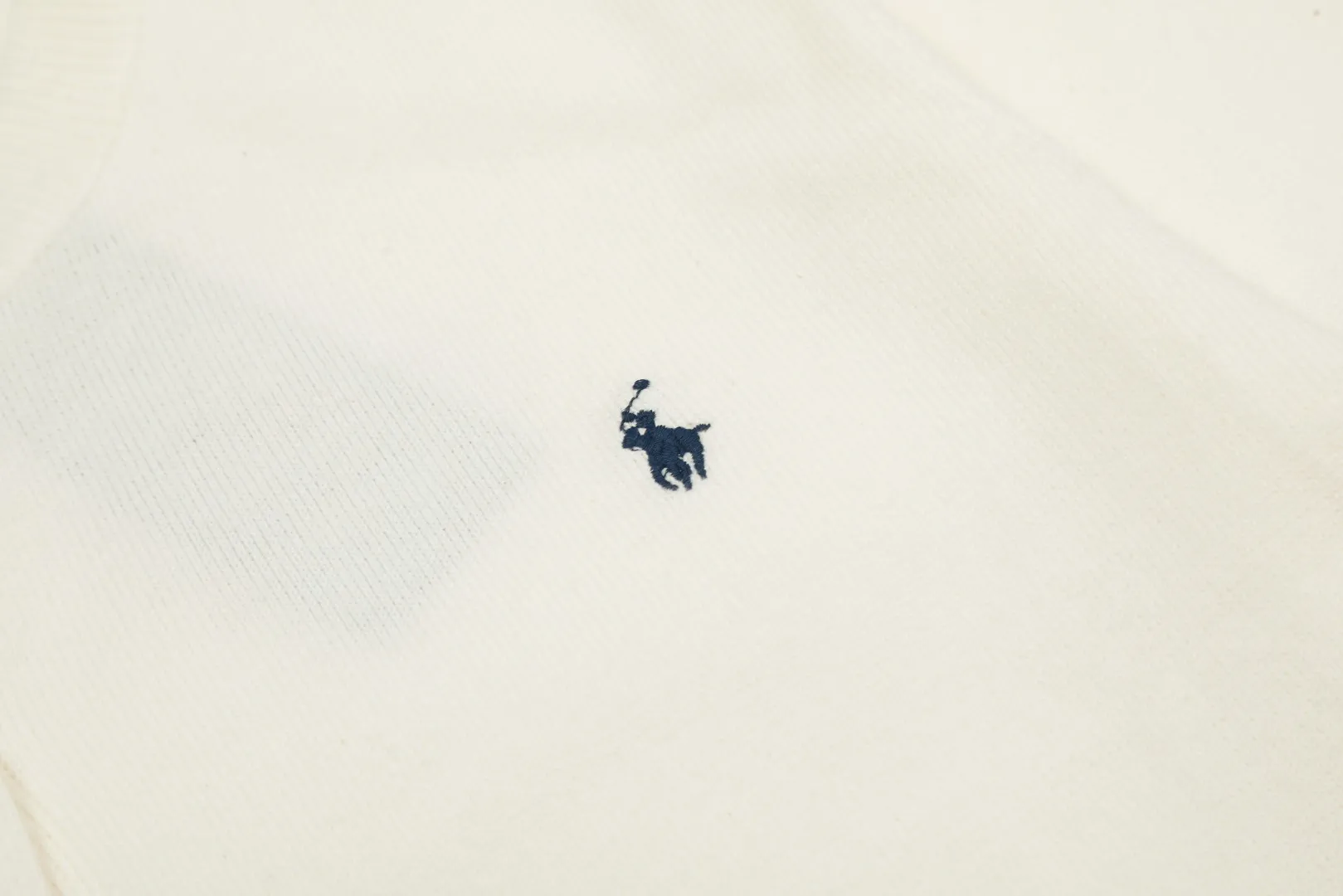 🅿️190 "Top Quality" Style Number: DS010# [Ralph Lauren Solid Color Round Neck Basic Pony Embroidered Logo Knitted Cardigan Long Sleeve] ✅Ralph Lauren Classic Basic Versatile Jersey Cardigan Long Sleeve Small Jacket ✅Main supplier of platform live broadcast wholesale entities ✅ZP quality 1:1 pattern making Scan the code to enter the GF website Counter quality ✅Details and quality The only one in Guangzhou Imported quality cotton yarn Mainly high-end Cost-effective, good quality, no need to say more ✅The version is restored to the original, loose, comfortable and stress-free, simple is high-end, classic is timeless ✅The upper body is simple and easy to match, a must-have for goddess ootd. Good-looking clothes are never picky. A must-have in the goddess’ wardrobe. Size: S-XL Color: Off-white, light blue, pink, khaki, army green, gray, navy, black, Chinese red, mint green